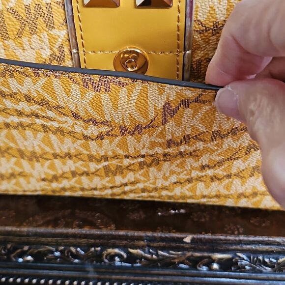 NWT Michael Kors Marigold crossbody/shoulder bag - Picture 3 of 10